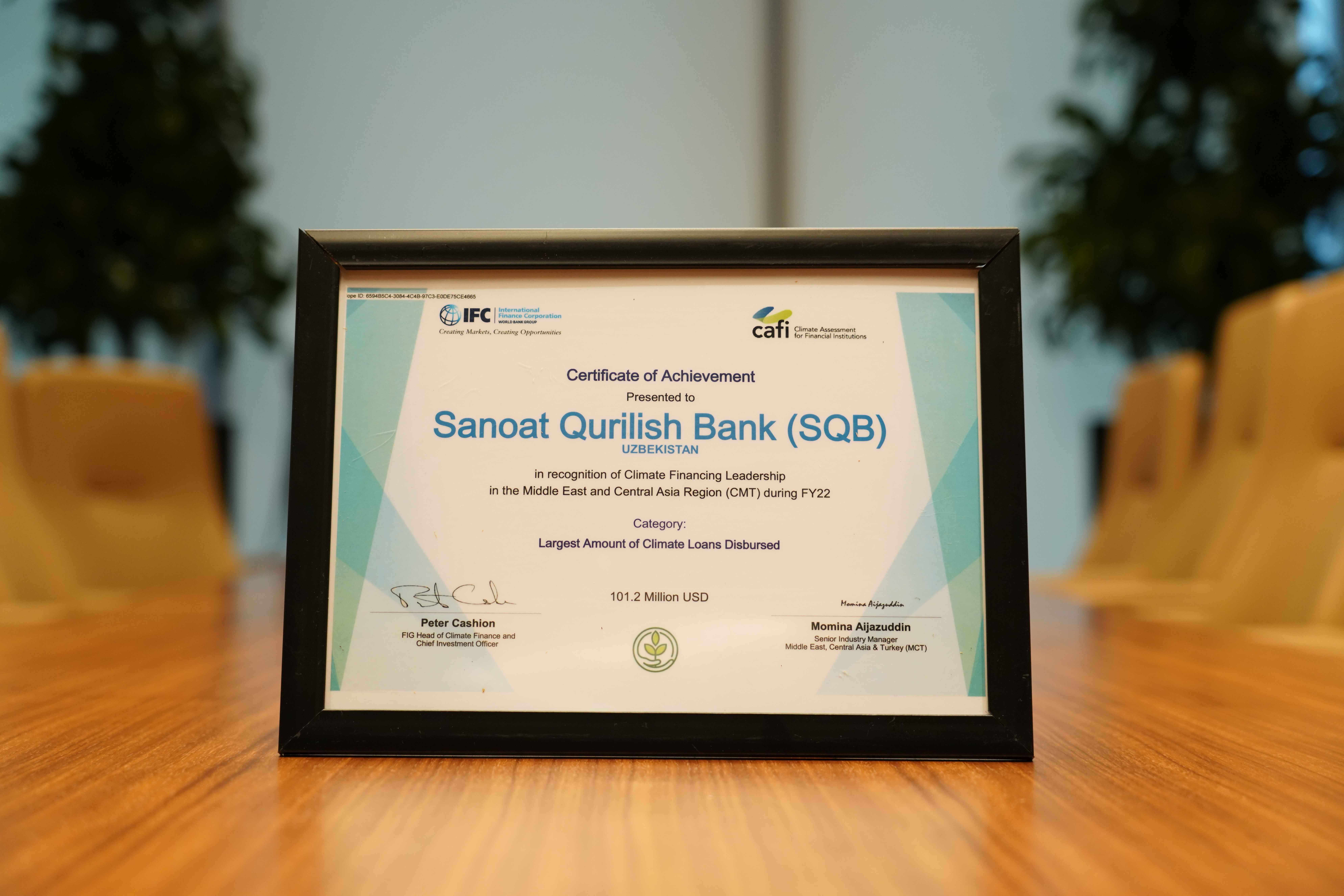 Сертификат от Международной финансовой корпорации (МФК) по категории «Наибольшая сумма выделенных климатических займов в 2022 финансовом году» (2022) Sertificate