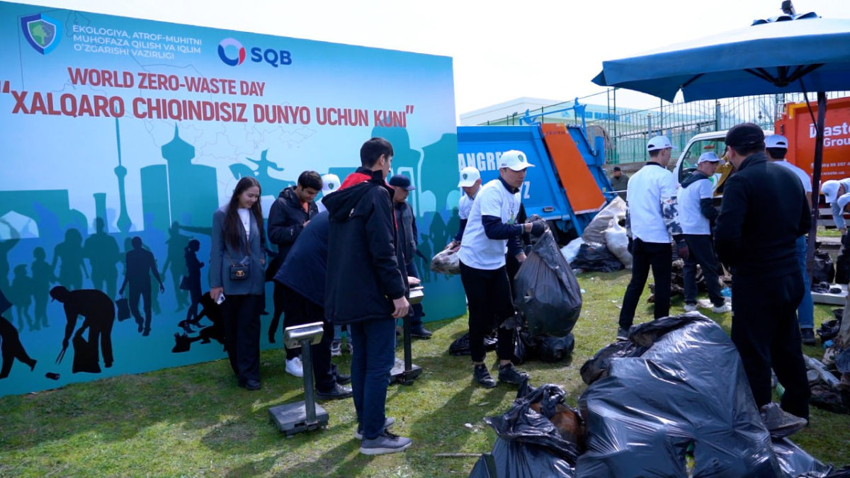 Узпромстройбанк принял участие в плоггинг-экоакции «За мир без отходов!»